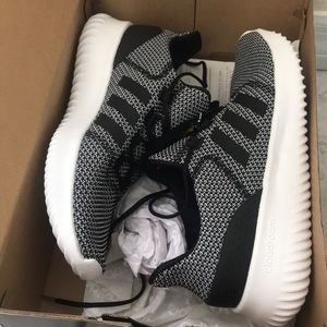 Adidas cloudfoam ultimate nwt